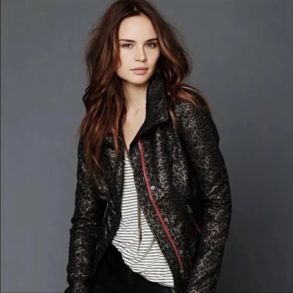 𝅺free People We The Free Moto Bomber Brown Gray Leopard Print Collar Size 4